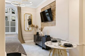 1 bedroom, desk, WiFi, bed sheets - NEW | LUXUS Studio | Center | Netflix | Kingbed (Augsburg)