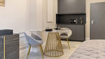 1 dormitorio, escritorio, wifi y ropa de cama