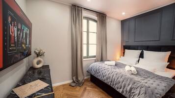 2 bedrooms, desk, WiFi, bed sheets