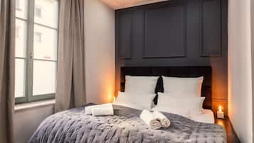 2 bedrooms, desk, WiFi, bed sheets