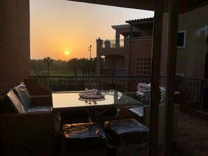 Outdoor dining - Résidence du Golf in Bouznika-Plage with 2 swimming pools; (Bouznika)