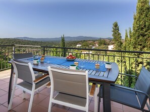 Outdoor dining - Can Pau by Interhome (Maçanet de la Selva)