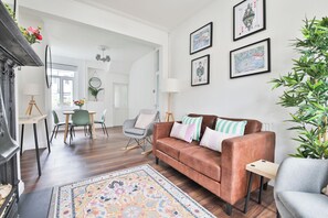 Casa, varanda | Área de estar | TV de tela plana