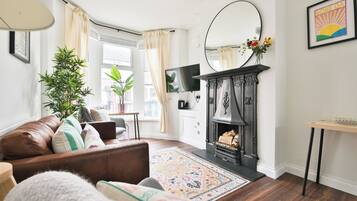 House, Patio | Living area | Flat-screen TV