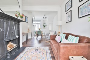 House, Patio | Living area | Flat-screen TV - Stunning 2 Bedroom Cardiff Bay House (Cardiff)