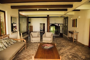 Sala de estar en el lobby