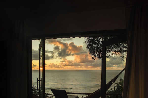 Ropa de cama de alta calidad, colchones con pillow-top y minibar