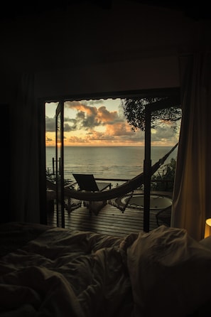 Habitación doble de lujo, 1 cama Queen size, hidromasaje, frente al mar | Ropa de cama de alta calidad, minibar y decoración personalizada 
