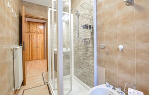 Douche, sèche-cheveux