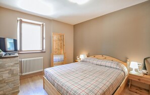 1 chambre, fer et planche à repasser, Wi-Fi gratuit, draps fournis