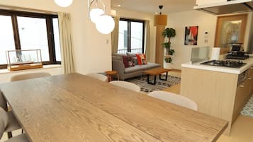 Comfort Villa | Living area | 50-inch flat-screen TV with digital channels, Netflix, Hulu
