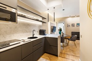 Fridge, microwave, oven, coffee/tea maker