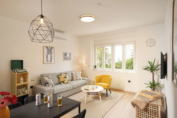 Smart TV - App Fabula: 2-bedroom apartment in lovely Rijeka with AC, WiFi (Rijeka)