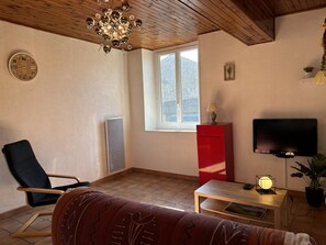 TV - Independent house in vineyards, pets allowed (Saulcet)