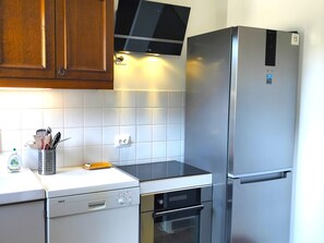 冰箱、微波炉、烤箱、炉灶