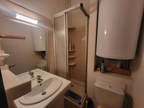 Bathroom - Spacious 3-bedroom apartment on Montgenèvre slopes, includes parking (Montgenèvre)