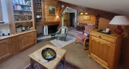 Spacious 3-bedroom apartment on Montgenèvre slopes, includes parking