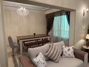Smart TV, fireplace, computer monitors, printers - Luxury Apartment in Maadi Nile View - شقة فاخره بالمعادي كورنيش النيل
(Cairo, Egypt)