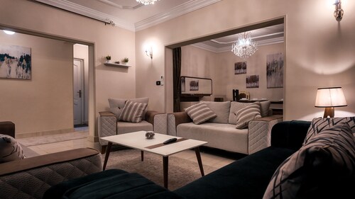 Luxury Apartment in Maadi Nile View - شقة فاخره بالمعادي كورنيش النيل
