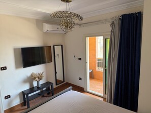 4 bedrooms, desk, iron/ironing board, WiFi - Luxury Apartment in Maadi Nile View - شقة فاخره بالمعادي كورنيش النيل
(Cairo, Egypt)