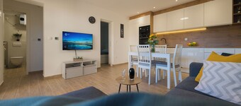 Apartment with Free Covered Parking