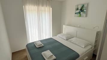 2 bedrooms, iron/ironing board, free WiFi, bed sheets