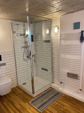 Shower, towels, soap, shampoo