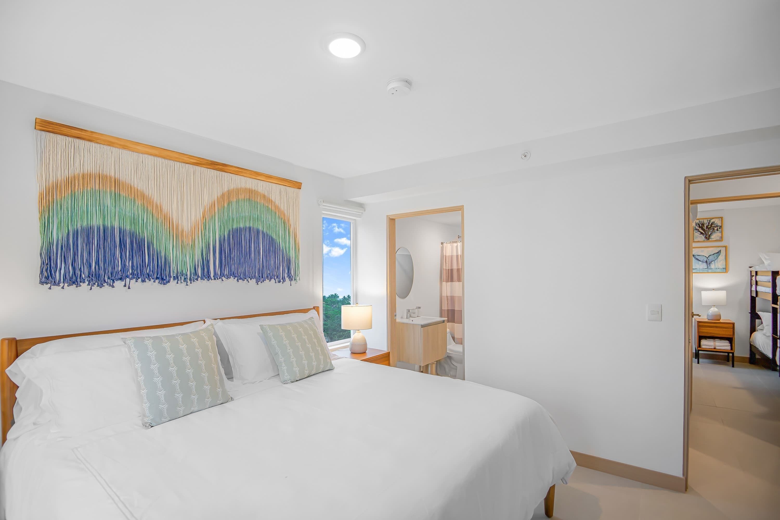 3 habitaciones, tabla de planchar con plancha, wifi y ropa de cama 