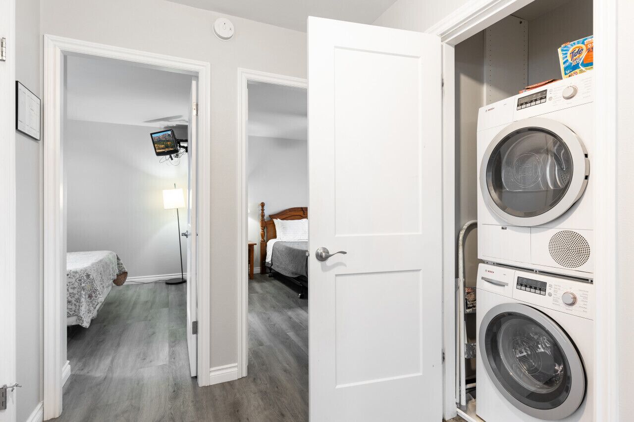 Een strijkplank/strijkijzer, gratis wifi, beddengoed