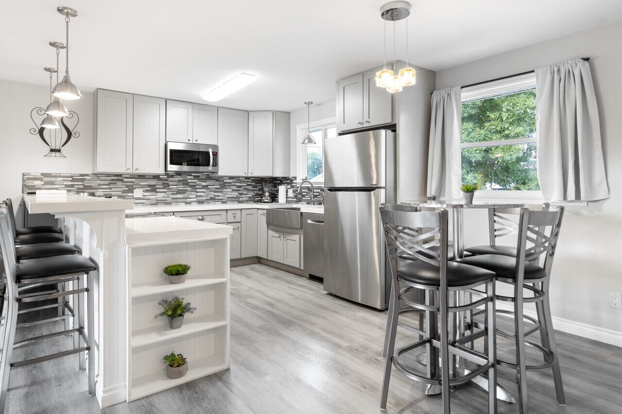 Micro-ondes, four, plaque de cuisson, lave-vaisselle