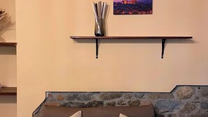 Unclassified image, 5 of 7, button - Florence Cave House (Firenze)