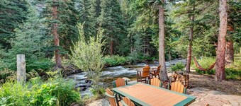 Riverside`s Hideout Cabin- With Hot Tub!