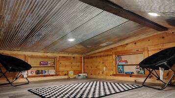 Deluxe Cabin, 2 Bedrooms, Mobility Accessible, Non Smoking | Bed sheets
