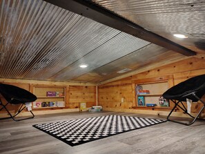 Deluxe Cabin, 2 Bedrooms, Mobility Accessible, Non Smoking - Anglers Riverfront Cabins (Mountain View)
