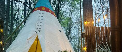 Banyera d'hidromassatge a l'aire lliure