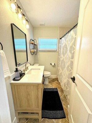 Bathroom - Modern Boho- 4/3-King Beds/Pool! Pet friendly! (Tampa)