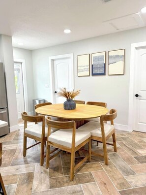 Dining - Modern Boho- 4/3-King Beds/Pool! Pet friendly! (Tampa)