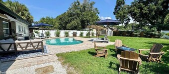 Modern Boho- 4/3-King Beds/Pool! Pet friendly!