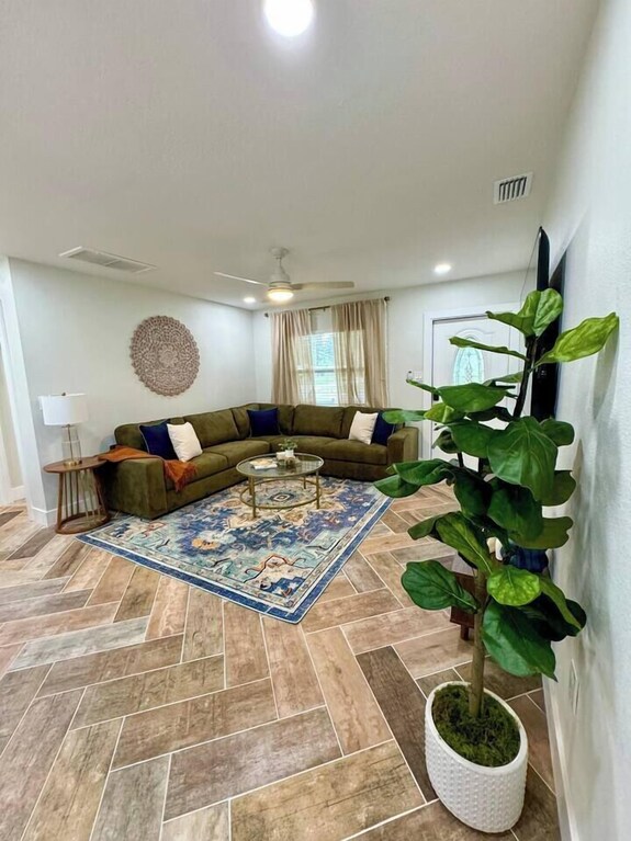 Modern Boho- 4/3-king Beds/pool! Pet Friendly! - 탬파