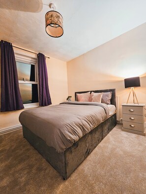 3 bedrooms, iron/ironing board, WiFi, bed sheets - Spacious House in Ipswich (Ipswich)