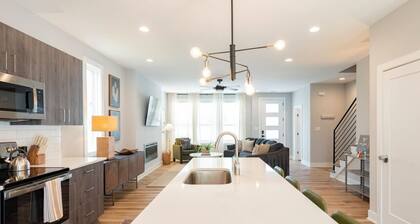 Elegant 3 BDR Escape | KING Bed + TV in Every Room