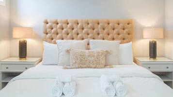 Desk, iron/ironing board, WiFi, bed sheets