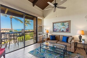 Condo, 2 Bedrooms | Living area