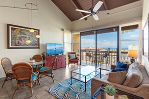 コンドミニアム 2 ベッドルーム | リビング エリア | スマートテレビ