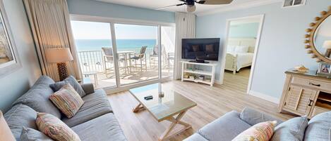 Condo, 2 Bedrooms | Living area