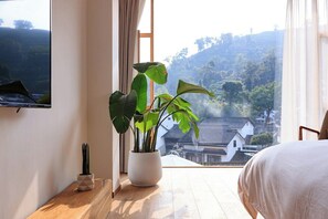 Family Duplex, 2 Bedrooms, Hill View, Slope side | Pemandangan dari bilik