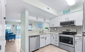 Fridge, oven, stovetop, dishwasher
