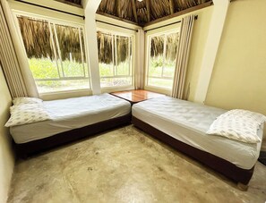 2 bedrooms, WiFi, bed sheets - Enjoy a pleasant Island stay in La Felicida, a cozy beach front rustic cabin (Cartagena)