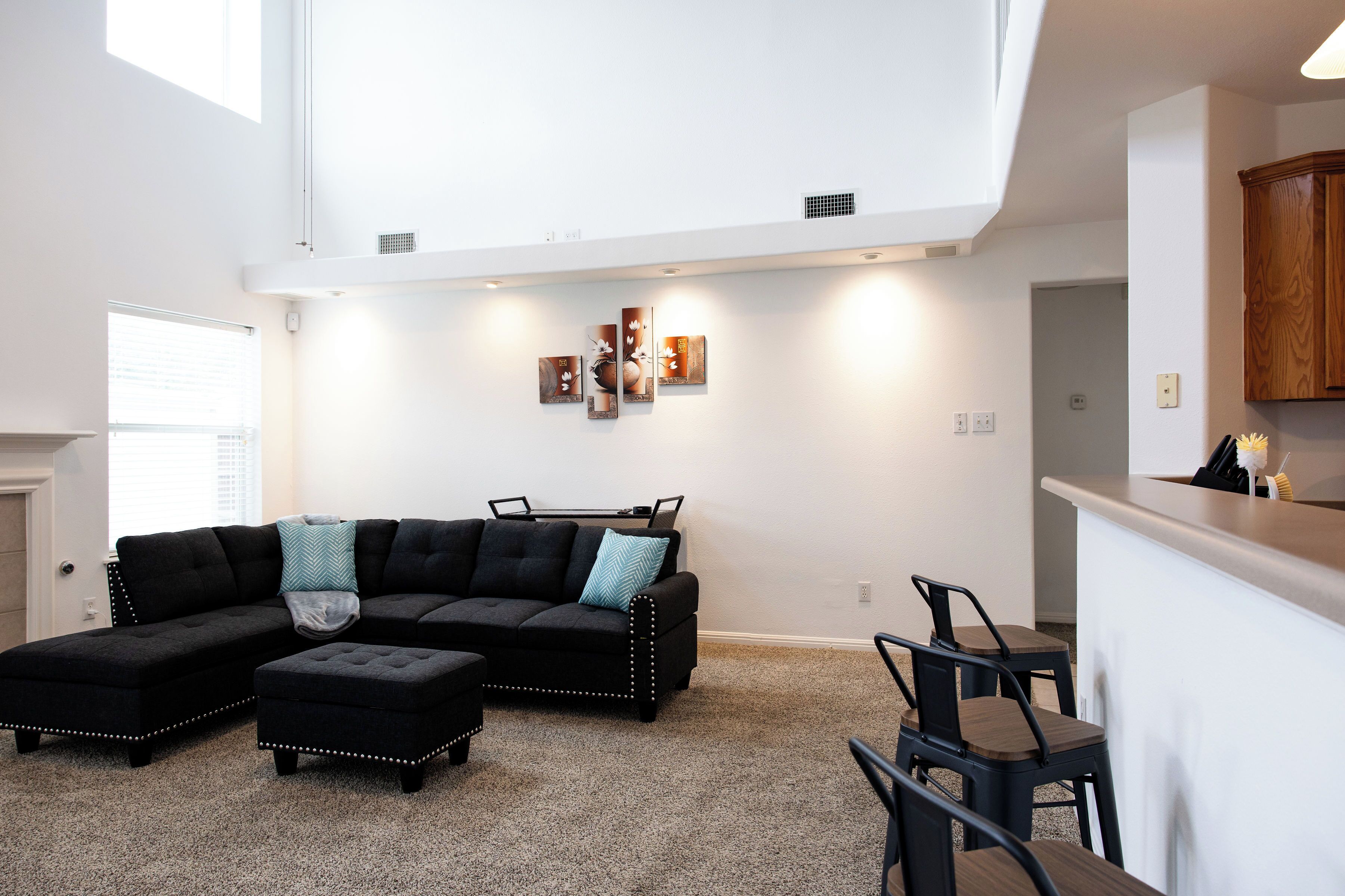 Spacious Modern Event Home Minutes from Domain