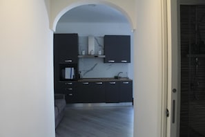 Panoramic Apartment, City View | Private kitchen